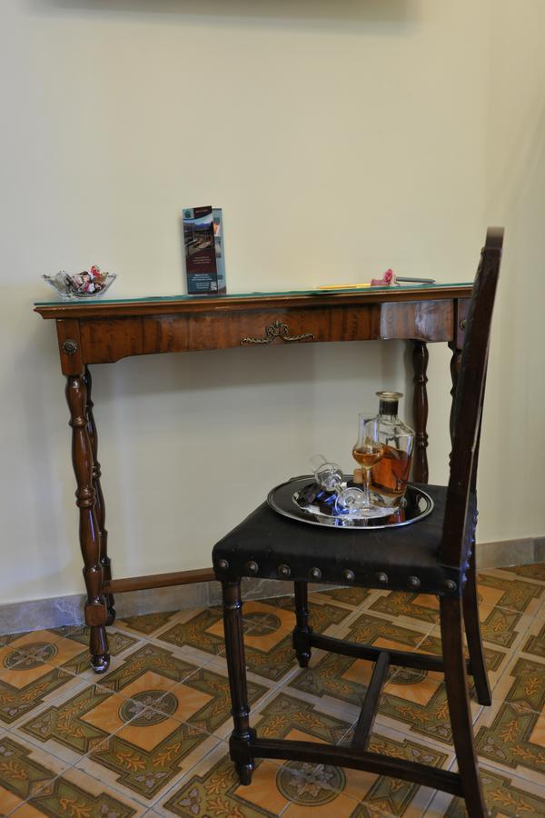 B&B Le Cycas Castellammare di Stabia Bagian luar foto