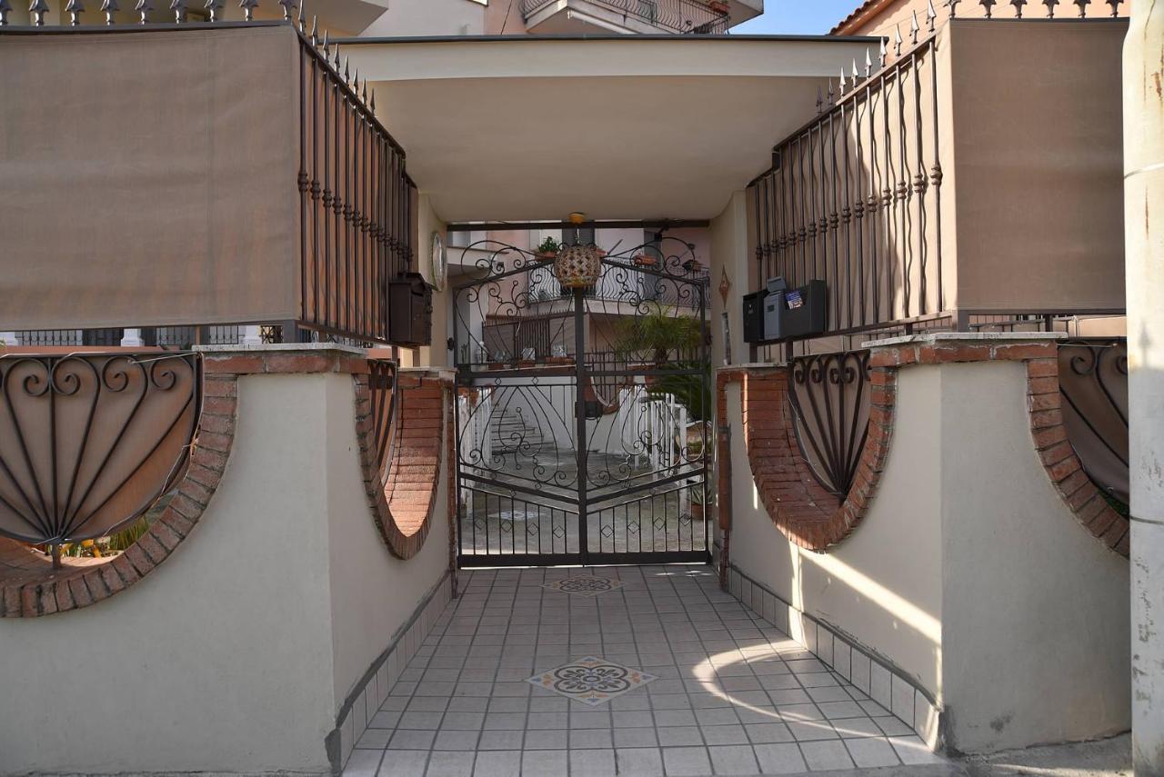 B&B Le Cycas Castellammare di Stabia Bagian luar foto